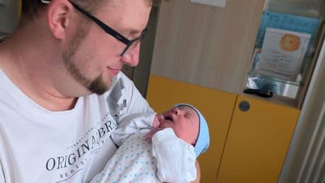 Papa stirbt nach Geburt - Im glücklichsten Moment blieb sein Herz stehen