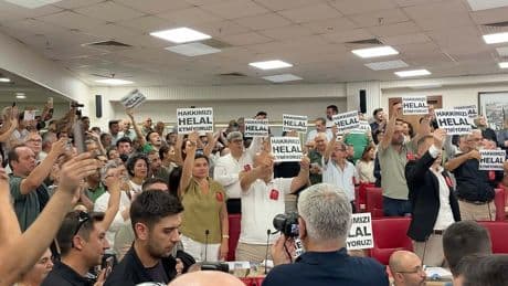 Aydın'da gerilim dinmiyor: CHP'liler toplantıya alınmadı,  salona polis girdi