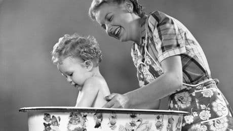 15 vintage photos show how motherhood has changed in the US