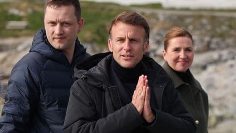 Macron warm onthaald in Groenland