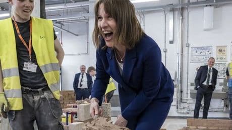 Expert urges Brits to do one thing right now to protect savings from Rachel Reeves