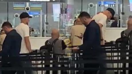 Fenerbahçe'ye veda eden Edin Dzeko, İstanbul'dan ayrıldı