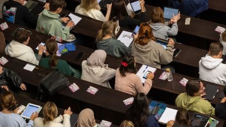 Universitäten bitte aufwachen: Fachkräftemangel: Warum Informatik-Absolventen trotzdem keinen Job finden