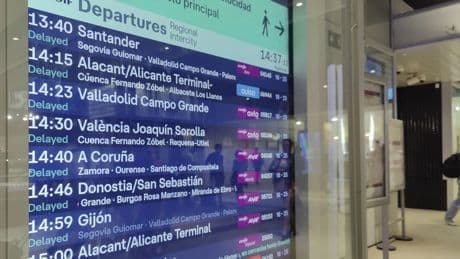 Interrumpida la circulación de trenes en la estación de Chamartín por falta de tensión eléctrica