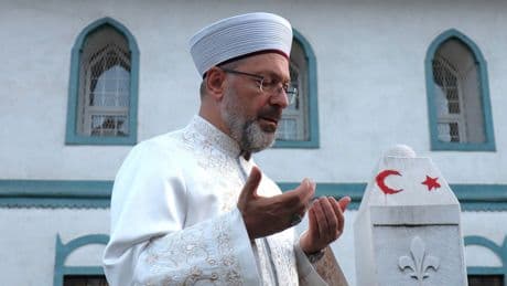 Diyanet İşleri Başkanı Erbaş, Aliya İzetbegoviç'in kabrini ziyaret etti