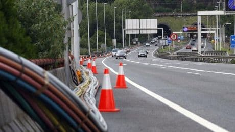 Un conductor circula en sentido contrario por la A-8 en Basauri