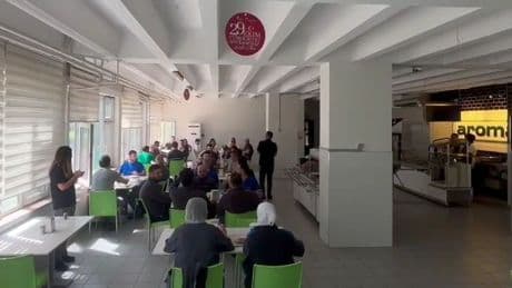 Aroma fabrikasında imzalanan sözleşmeye karşı işçiler eylem yaptı