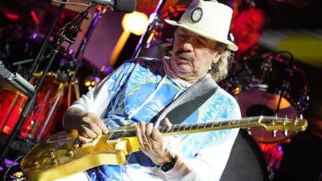 Santana, chamán afrolatino y guitarrista de guitarristas en el Palau Sant Jordi