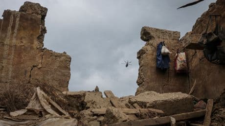 Séisme en Afghanistan : un travail de forçat pour secourir les victimes