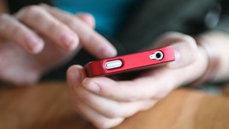 El móvil se consolida como el dispositivo favorito para comprar online: el 93 % de los españoles ya usa apps