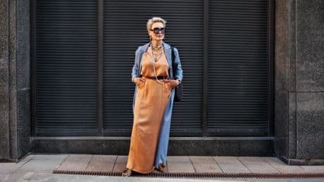 Las mujeres de +50 más clásicas han encontrado los vestidos fluidos con efecto tipazo más favorecedores de todo internet