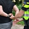 Man met kind in auto mishandelt agenten bij aanhouding in Brabants Alphen