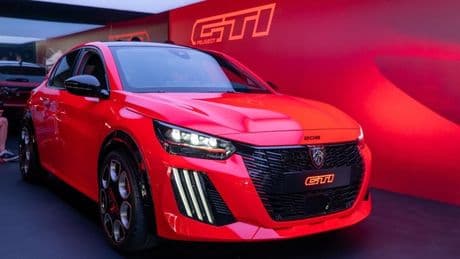 Peugeot, la nuova belva E-208 GTi sfila alla 24 Ore di Le Mans
