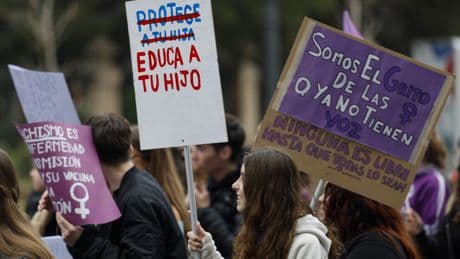 El catedrático que se proclama &quot;número 1 en violencia de género&quot;, acusado de abusos sexuales por 14 mujeres