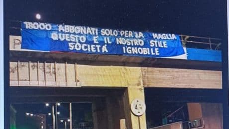 Sampdoria, striscione a Nervi: “Abbonati solo per la maglia, società ignobile”