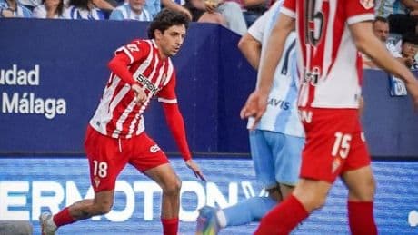 El Málaga remonta al Sporting y se acerca a la media tabla