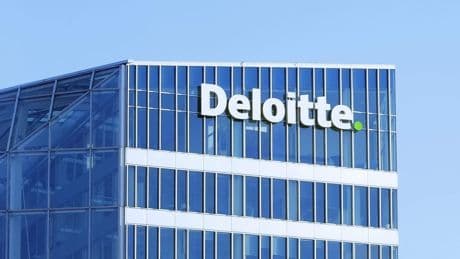 Accountant krijgt 192.000 euro mee van ex-werkgever Deloitte: man beging volgens rechter geen ’doodzonde’