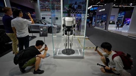 Robotları üzen ticaret savaşı: ABD-Çin gerilimi Optimus'u vurdu