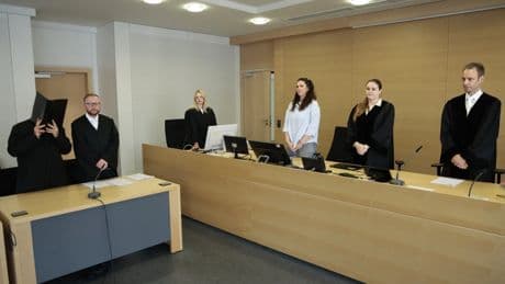 Arzt missbraucht Teenager: „Unfähig, sexuelle Begierden zu kontrollieren“