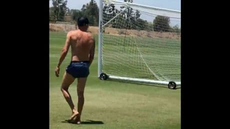 PSG'yi bölüm sonu canavarına dönüştüren Luis Enrique üstsüz görüntülendi!