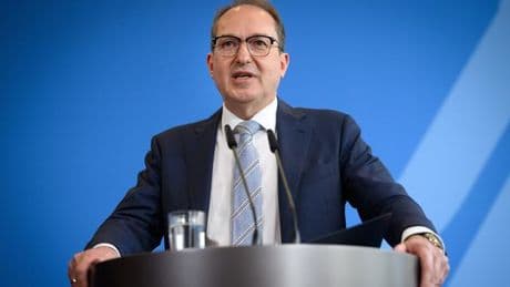 Reichsbürger: Dobrindt verbietet Reichsbürgerverein "Königreich Deutschland"