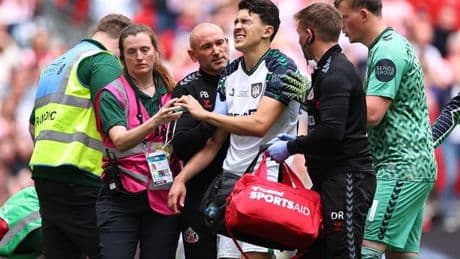 Sunderland star given oxygen after injury just TWO MINUTES into Championship Play-off final