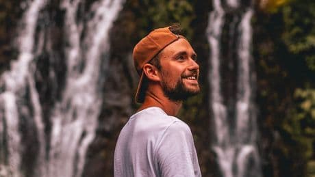 L’influenceur voyage Bruno Maltor s’est fait «voler et cloner» sa voix par une IA maniée par un autre vidéaste