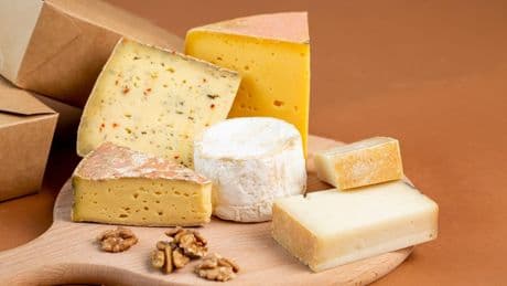 Studie zu wiederkehrenden Albträumen: Käse-Verzehr als mögliche Ursache