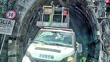 Gallerie, operai in azione tra Moneglia e i tre camping