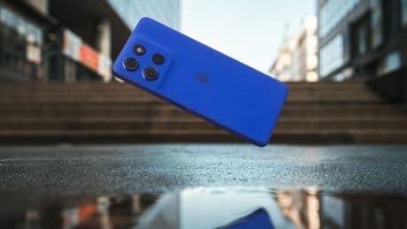 Motorola lanza en España sus nuevos móviles baratos con enorme batería, durabilidad de grado militar y cámara con IA