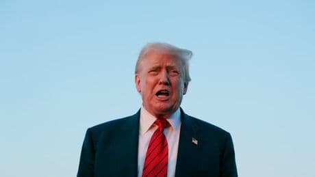 "La pub la plus sexy": Donald Trump s'extasie devant la campagne de Sydney Sweeney pour American Eagle