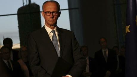 Prima la crisi, poi il governo. La falsa partenza di Merz, eletto solo al secondo voto