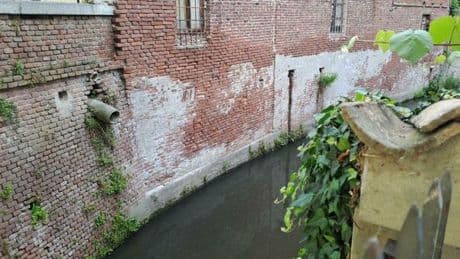 Garlasco, ecco il canale vicino casa delle cugine di Chiara Poggi dove si cerca l'arma del delitto. I residenti: «E' stato ripulito 8 anni fa»