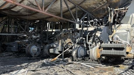 Diyarbakır'da korkutan yangın: Onlarca traktör yandı