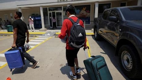Los primeros autodeportados vuelan de Estados Unidos a Colombia y Honduras