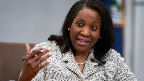Lisa Cook podrá quedarse en la Fed tras una sentencia de un Tribunal de Apelación de EEUU