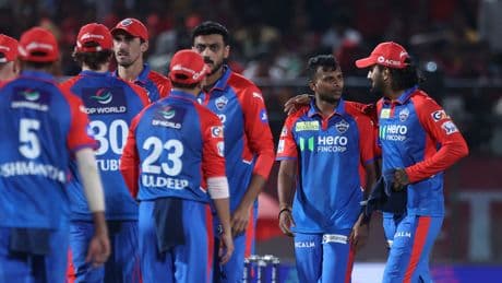 Indian Premier League match plunged into darkness as floodlights turned off and crowd evacuated over ‘security fears’