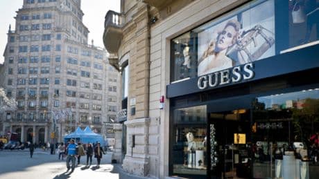 El dueño de Reebok compra Guess y la sacará de Bolsa