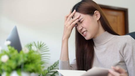 Oxidativer Stress: Studie zeigt: Zu langes Sitzen lässt Gehirn schrumpfen – und fördert Demenz