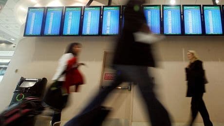 «Réserver vos billets d’avion, payez plus tard» : pourquoi le paiement fractionné se développe aussi pour les vacances