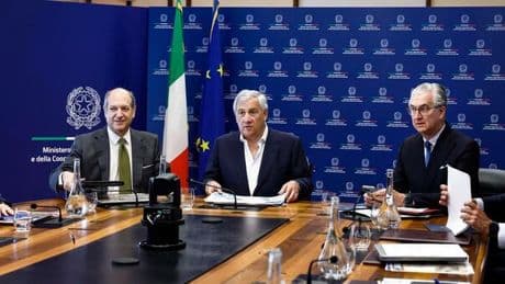 Iran, italiani in fuga: governo in campo. Ma tanti non si presentano ai punti di raccolta, il giallo dei connazionali scomparsi