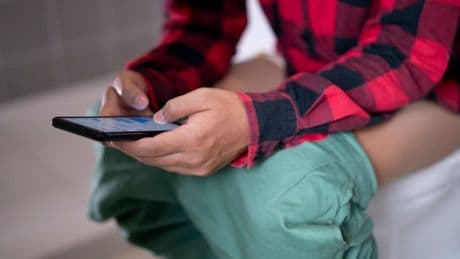 Doctors recommend ‘two TikToks per toilet trip’ rule to reduce piles risk
