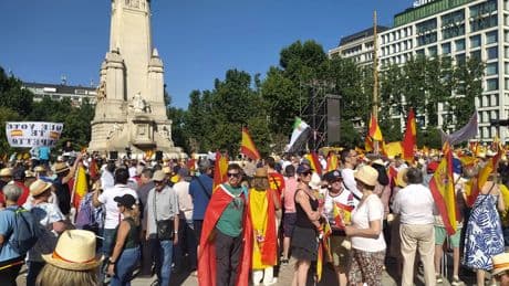 Concentración del PP contra el Gobierno en Madrid, directo | Llegan dirigentes a una Plaza de España llena que pide &quot;elecciones ya&quot;