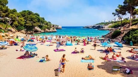 Warning issued over little-known rule that can land you with £593 fine on Spanish beaches
