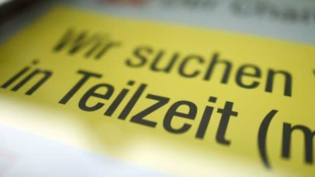 Arbeitsmarkt: Stellenanzeigen klammern Vereinbarkeit von Familie und Beruf aus – Vor allem Frauen wird es schwer gemacht