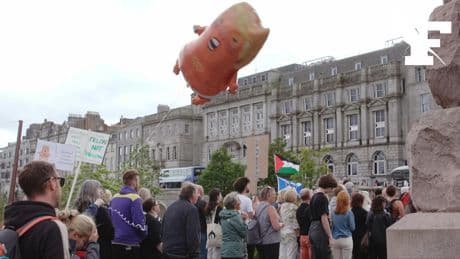 Donald Trump en Écosse : les images de plusieurs centaines de manifestants à Aberdeen et Édimbourg contre le président américain