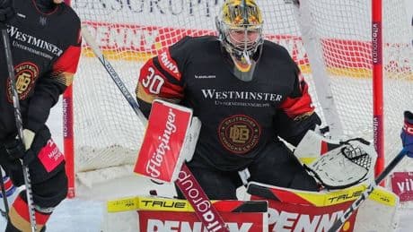 „Tobi ist immer bei uns“: DEB-Keeper Grubauer erinnert mit Helm an verstorbenen Eder