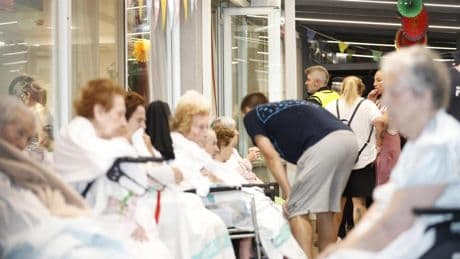 Comienzan a dar el alta a los heridos en el incendio de la residencia: los ingresados se mantienen estables