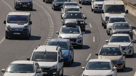 Los coches vuelven a los botones: el fin de la era de las pantallas táctiles al volante