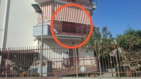 Uccidono il padre e nascondono il cadavere in una cassapanca, fermati due fratelli